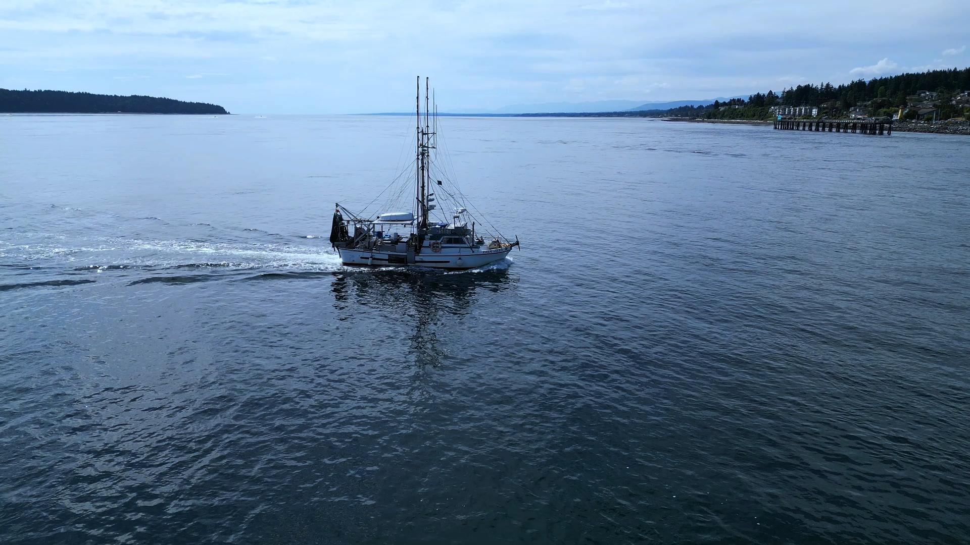 The Lisa Jess nearing the marina